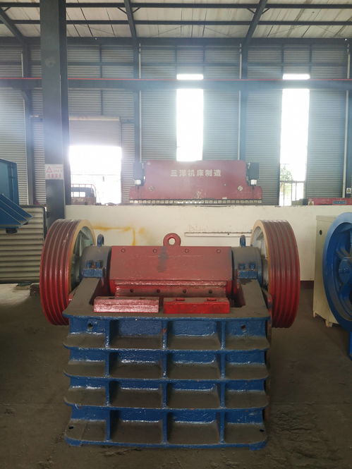 新川顎式破碎機 30年專業制造，鑄就礦山設備信賴品牌